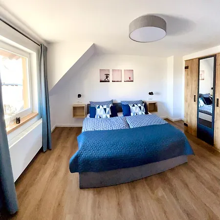 Evergreen Apartment *